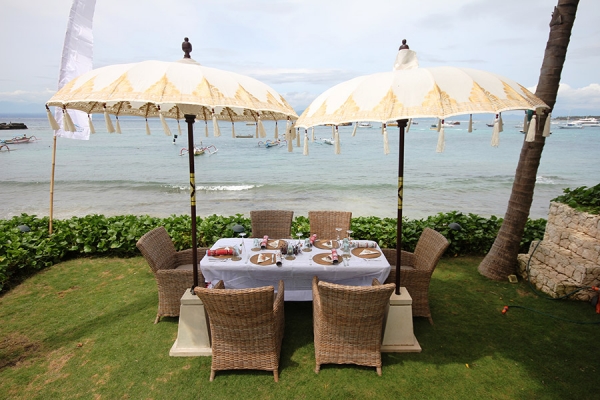 At Villa Pantai you can feast on authentic Indonesian cuisine cooked by your own private chef.