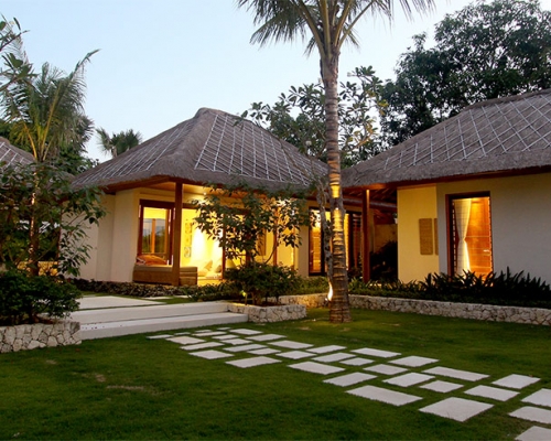 Escape to paradise and experience a luxurious island hideaway at Villa Pantai.